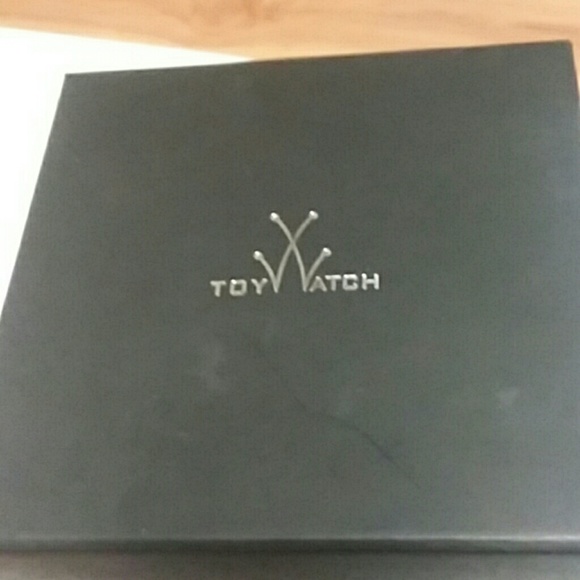 Toy Box Reversible faced skull/crystal FUN watch - Picture 3 of 3